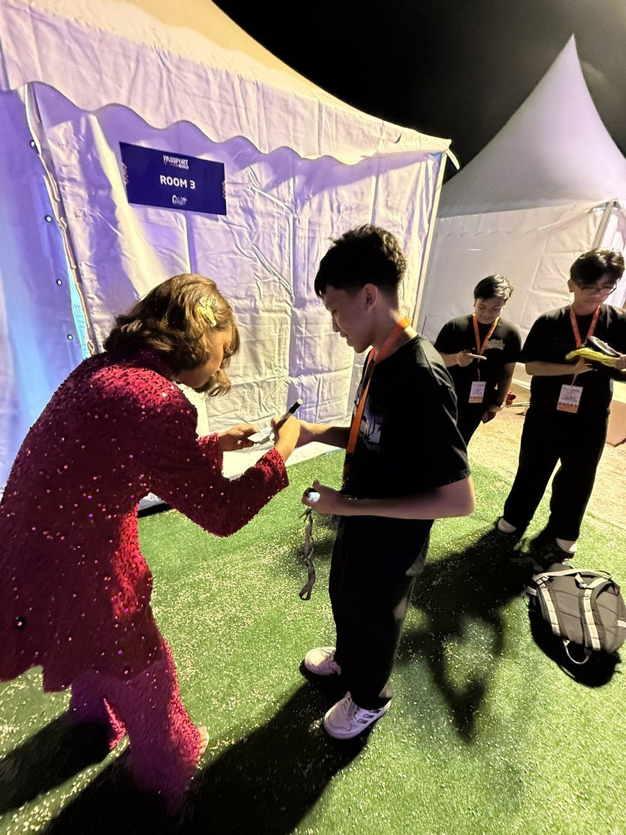 ICYMI: Carmelle Collado's second day of performing live at Al Khobar, Saudi Arabia, where she showcased her Pinay singing prowess to the world. 🇵🇭

✈️ #PolarisGoesTo...SAUDI ARABIA! 🇸🇦

#ABSCBN #StarMagic 
#TatakStarMagic #PolarisStarMagic