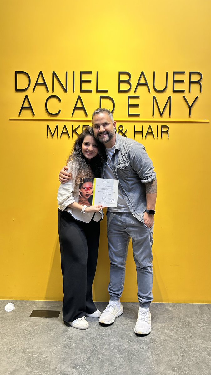 danielbaueracad's tweet image. Super fun, super inspiring — 7 unforgettable days at the Master Session with the one and only #DanielBauer !
#MakeupMasterClass #BestMakeupAcademy