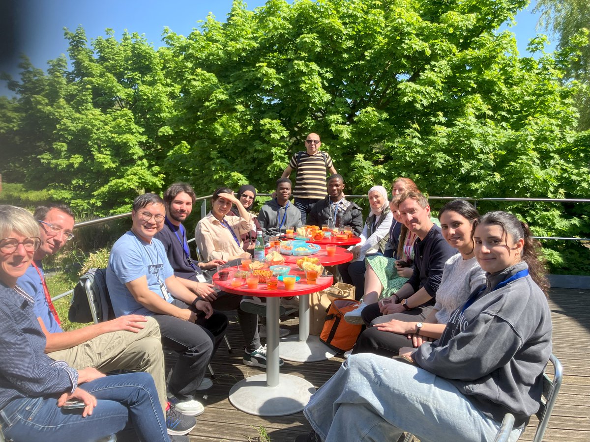Nice pic of the NANSEE team in the sunny sky of the campus