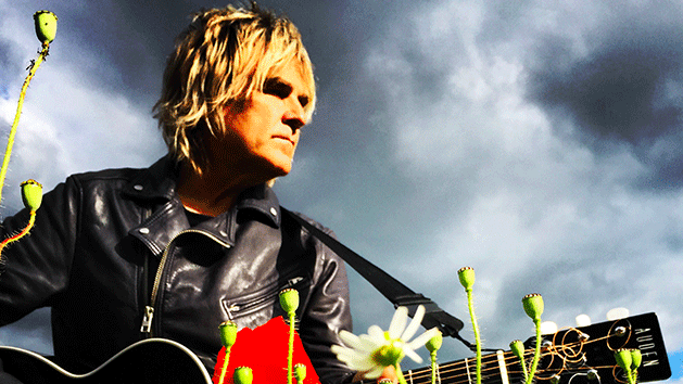 ClashMagazine's tweet photo. The Alarm's Mike Peters has died - a tireless campaigner for those suffering with cancer, he was a much-loved figure.

https://t.co/OrlSIqbOBe https://t.co/wy13z7t6Tl