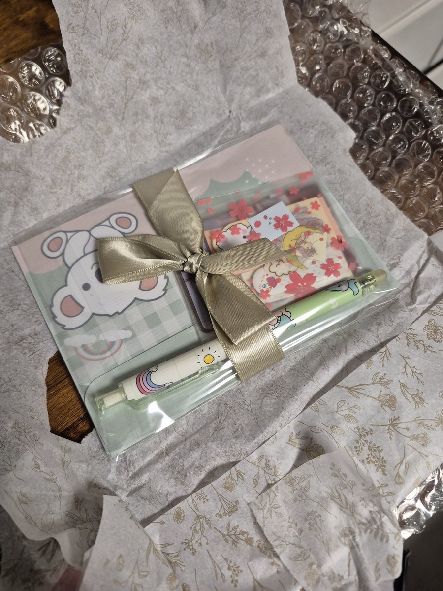 i4ncity's tweet photo. . ˖°💌 happy mail ! ⭒

feedback super positivo para a @kyutiesmile que abriu ceg desses regulares de pleasure lindos! a ceg foi super tranquila e rápida, chegou muito bem embalado e seguro em casa e cheio de brindes, eu amei 💗🥹 https://t.co/yn6vzstWwS