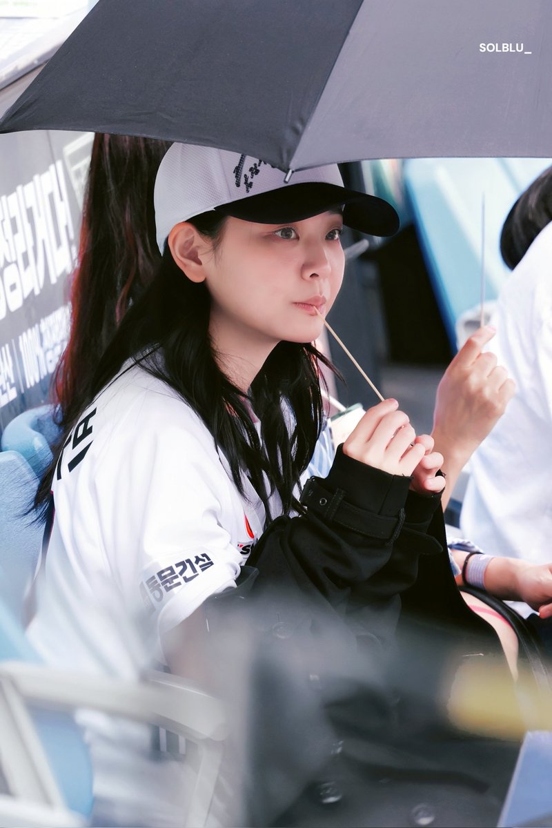 solblu_'s tweet photo. 250427 두산 시구 HQ
수빈의 먹방시간 😋
#정수빈 #ChungSuBin @chungsubin47 https://t.co/tGN2bBeLBK