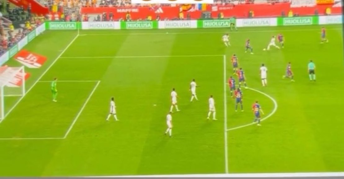 supernasr_'s tweet photo. How would I explain to Nasr jr that Barca are the one defending here 😆😆 https://t.co/MKQpm6NHpB