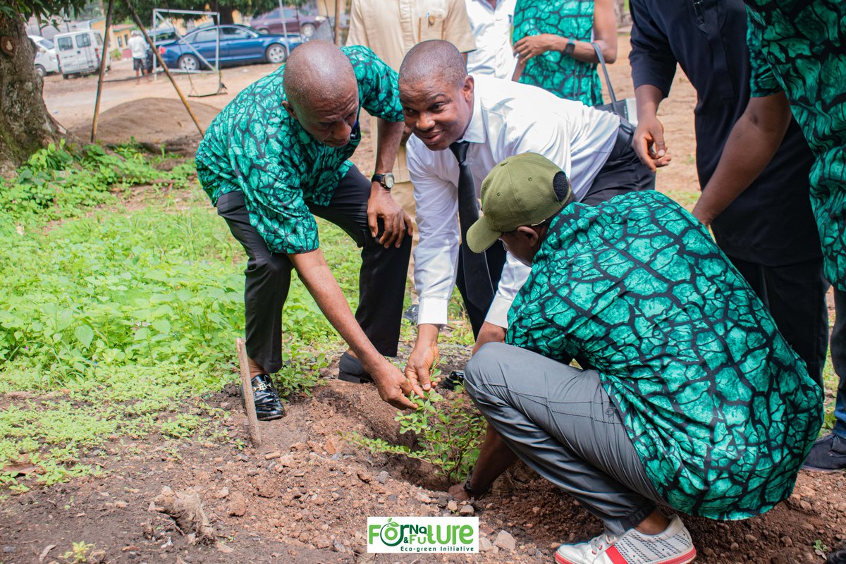 ecogreenorgng's tweet photo. #TheEcogreenClub Anniversary &amp; awards presentation in pics. Thanks to @niyiogungbade1 @Ogbeni_VICTOR @JumokeOlowoW @giftifokwe1 &amp; @Gbenjo_Abimbola on behalf of @W_Mogbonjubola HC for  environment @OYSG_MOENR . #SustainableFutures #EnvironmentalResilience #ClimateNow #1yearImpact https://t.co/L70hUG2L6F