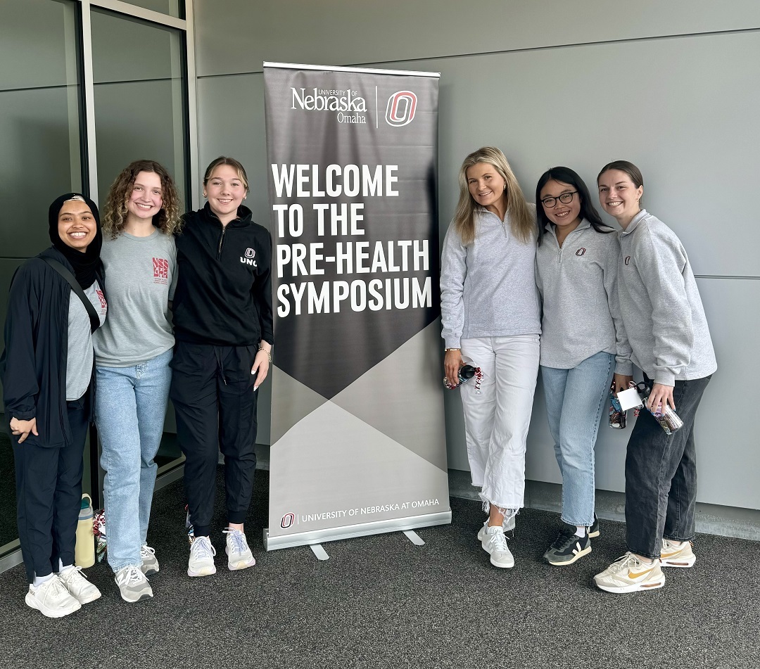 UNOSECD's tweet image. (L-R) Undergraduates Nafeesah Husain, Tory Carrick, Sophia Mule and graduate students Chloe Davis, Jessica Leung, and Paige Peterson recently participated on a panel “Exploring a Career in Communication Disorders” at the Pre-Health Symposium. @UNOSECD @unonsslha @UNOCEHHS