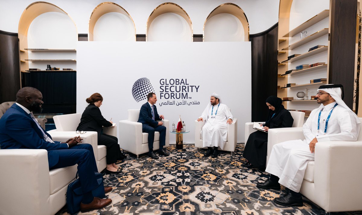 ICRC_GCC's tweet photo. 📍#الدوحة | على هامش #منتدى_الأمن_العالمي، ناقش المدير العام للجنة الدولية @PKraehenbuehl مع سعادة الدكتور @Dr_Al_Khulaifi، وزير الدولة @MofaQatar_AR، سبل تعزيز الحوار حول العمل الإنساني والقانون الدولي الإنساني، وتأكيد دور قطر في الدبلوماسية الإنسانية والوساطة. https://t.co/0Urhp2xGuo