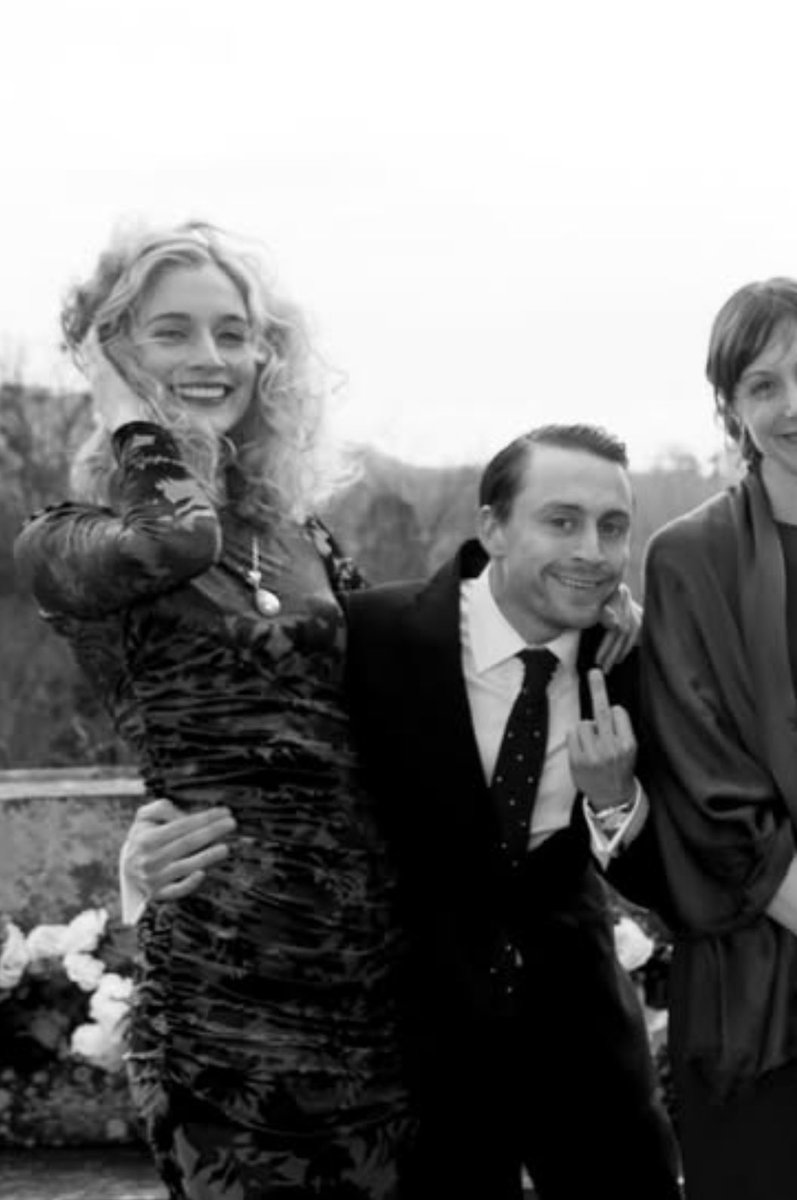 hosseinisgeckos's tweet photo. 📌 Behind the Scenes of Kieran Culkin and Caitlin Fitzgerald on the set of Shiv and Tom’s Wedding! 
via: 📸 Cambridge Jones https://t.co/pssuq963Ud