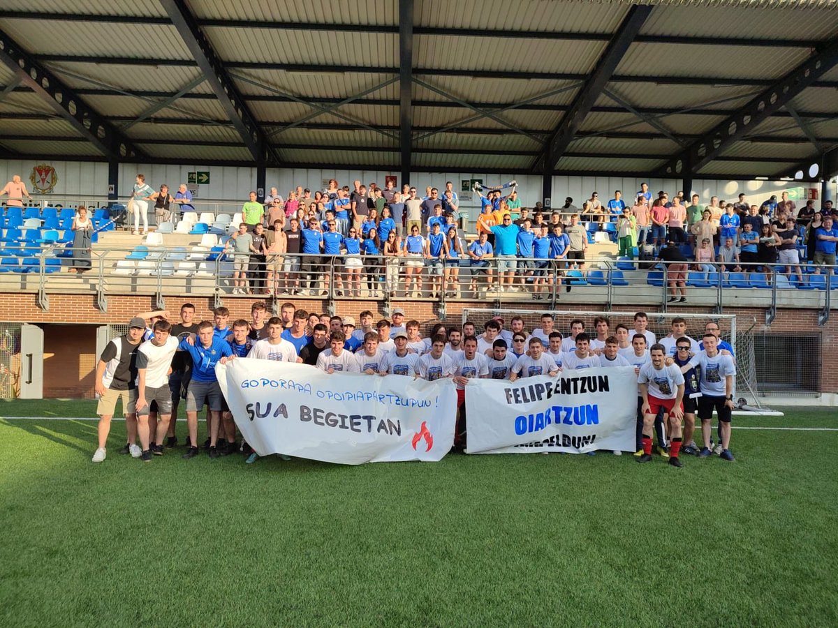 IkerMarquet's tweet photo. Agur esateko ordua iritsi da⚽️

MILA ESKER BIHOTZEZ @OiartzunKE_ 💙💙 https://t.co/zHPPVgvQ56