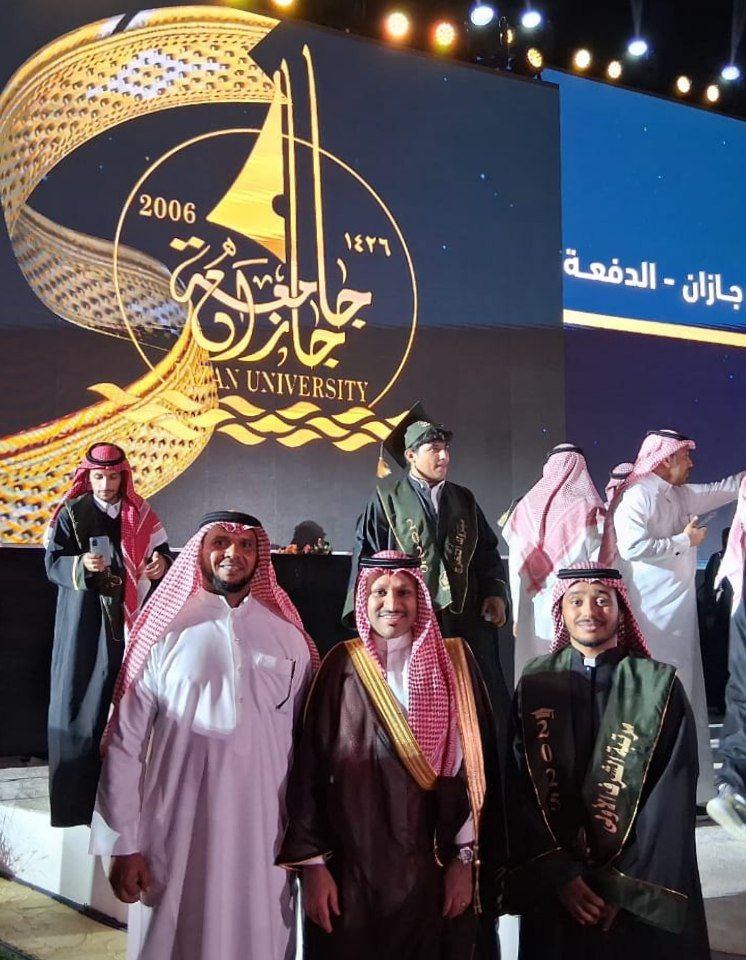 Tawharii's tweet photo. بفضل الله وكرمة 
 تخرجت من @JazanU_Science بمرتبة الشرف الأولى🥇
شكرا لكل من دعمني في هذا المشوار
وباذن الله الرحلة مستمرة نحو المزيد من الإنجازات
#كلية_العلوم
#جامعة_جازان
#حفل_تخريج_الدفعة_20 https://t.co/fn1UvPF7ia