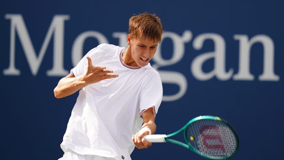 AntottoG's tweet photo. Gioventù ceca: Petr Brunclik dopo i due game lasciati a Jacopo Berrettini nelle quali di Ostrava, ne concede tre ad Albot e conquista il secondo turno del main-draw a Ostrava. Visto un po' di entrambe le partite. Non ho capito se Berrettini e Albot fossero scazzati o inermi. https://t.co/FfnhBQu57H