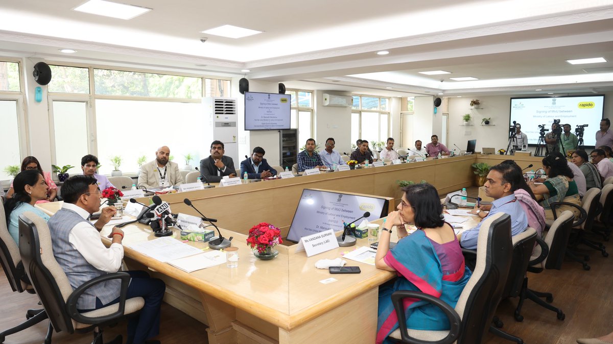 मोदी सरकार में बढ़ रहे रोज़गार के अवसर!

आज <a href="/NCSIndia/">National Career Service - India</a> और <a href="/rapidobikeapp/">Rapido</a> के बीच महत्पूर्ण MoU हस्ताक्षर हुआ। इस समझौते से आने वाले डेढ़ वर्ष में लगभग 50 लाख रोज़गार NCS पोर्टल पर उपलब्ध होंगे, जिससे NCS पोर्टल पर पंजीकृत 5 करोड़ से अधिक job seekers को लाभ मिलेगा।
