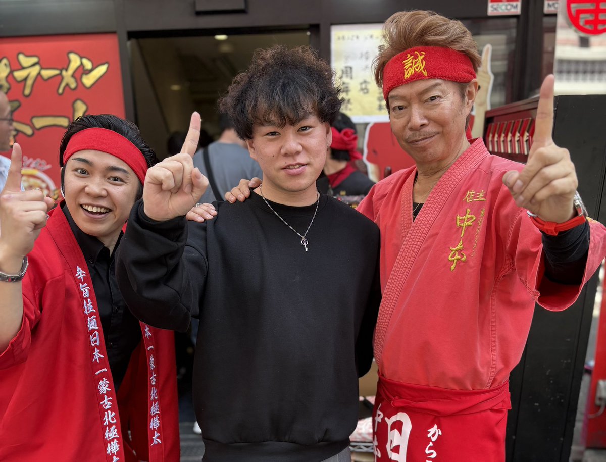 中本の周年祭いったら社長さんいました😃☝️🔥

みなさんあけましておめでとうございます(？)