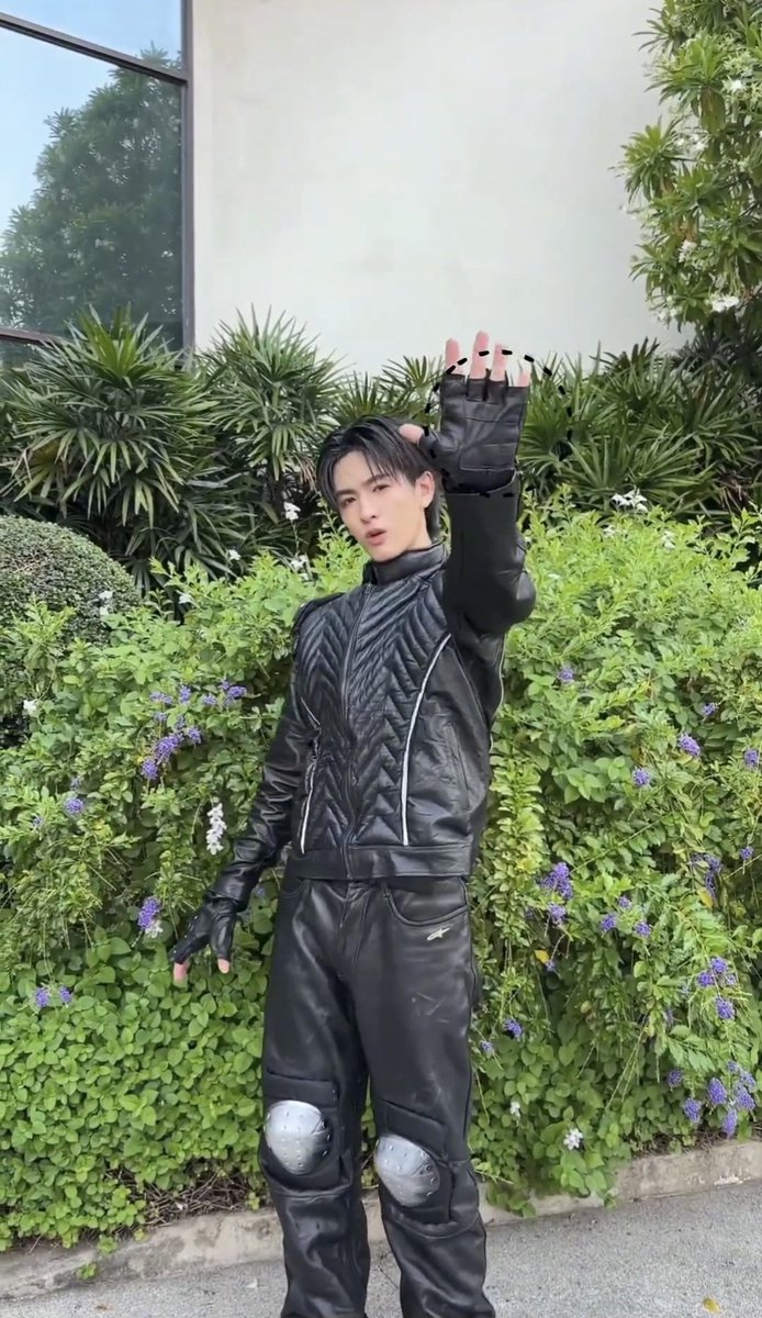 BoLorJin_'s tweet image. อยากจะเป็น❌️
จะเป็นให้ได้✅️

#BOWWOWchallenge 
#JINWOOKkim