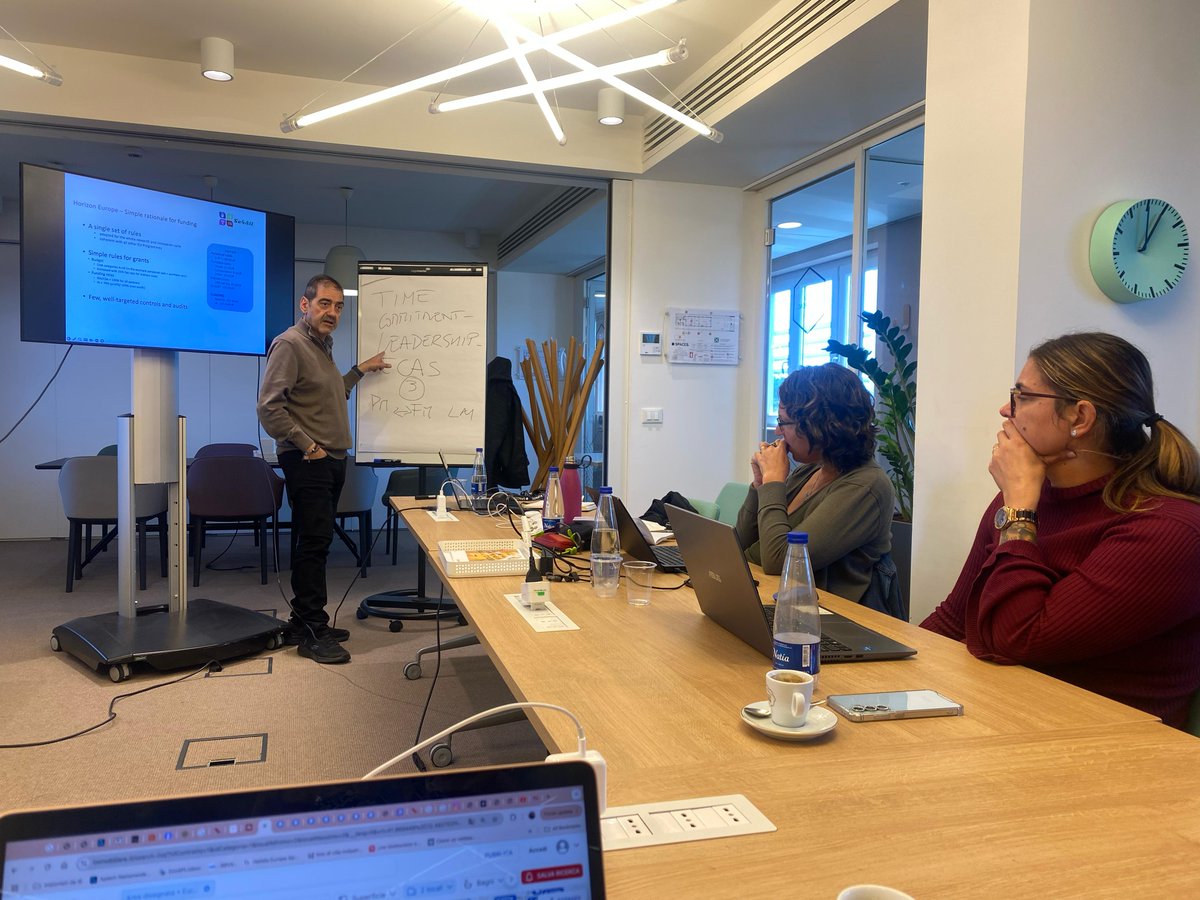🚀 Knowledge Exchange in #Se4All project! 🚀
This morning, we hosted a dynamic workshop on Horizon Europe Project Writing, led by Leonardo Piccinetti. Our researchers explored:
✅ #EUfunding opportunities for #agrifoodinnovation.
✅ #Bestpractices to craft #competitiveproposals.