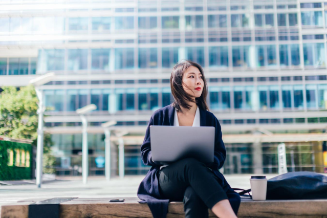 CharissaMesser's tweet photo. Being genuine isn’t just about sharing a part of yourself—it’s also about listening. Cultivate connections to strike a balance between authenticity and professionalism in the workplace. 🦋 https://t.co/d8pYv3xZQW https://t.co/cndDkf2GW4