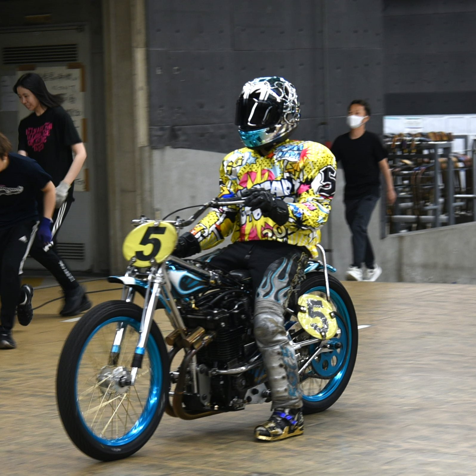 ぶっちぎりオートレース入門 Amazon.com: ぶっちぎりオートレース入門―車券の買い方、予想の