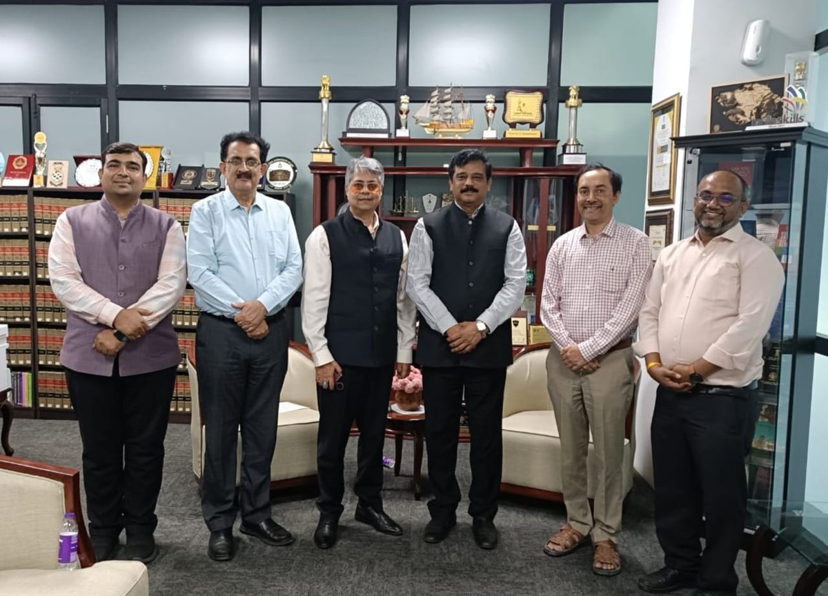 PDUNASS's tweet photo. Shri Kumar Rohit, Director PDUNASS, discusses academic collaborations with Prof. (Dr.) S. Shanthakumar, Director GNLU, &amp; inaugurates 5th batch Induction Training for DR EO-AOs. Strengthening partnerships &amp; capacity building. @_KumarRohit @gnluofficial @socialepfo #Collaboration https://t.co/LMg8WUJXq1