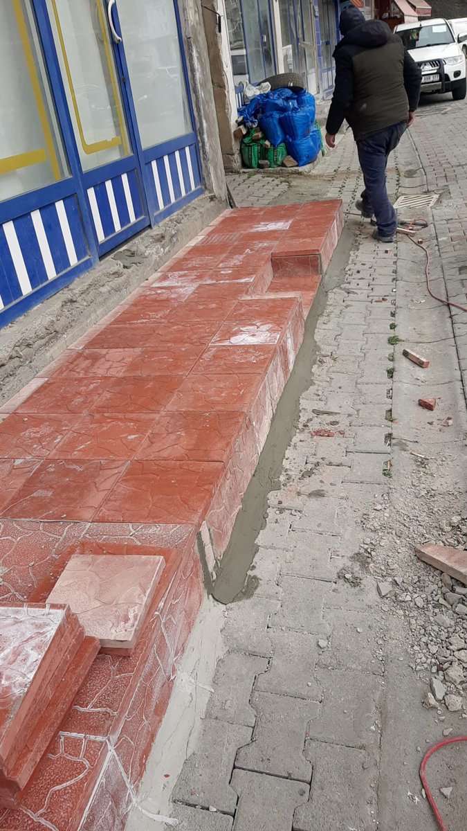 Kentimizin yaşam konforunu ve güvenliğini artırmak için ekiplerimiz yoğun tempoyla çalışıyor:

✅ Gündoğdu Mahallesi Adliye karşısında yol ve merdiven yapım çalışmaları devam ediyor.
✅ Aksu Mahallesi’nde yaya yürüyüş yolu yapım çalışmaları planlandığı şekilde sürüyor.