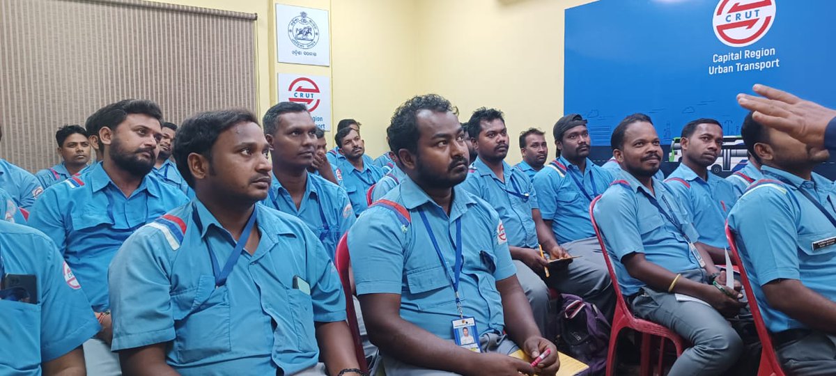 CRUT_BBSR's tweet photo. CRUT in collaboration with @giz_india has launched a training program for #AmaBus captains of Rourkela & Sambalpur, focusing on safe and efficient driving practices.
On the first day, 45 captains took part in the training blending theoretical knowledge with practical sessions. https://t.co/nNLblq9MVu