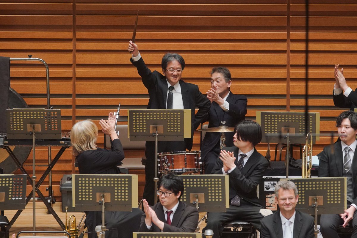 sendaiphil's tweet image. 今日は日立システムズホール仙台コンサートホールにて、日頃よりご支援をいただいているサポート会員の皆様を対象とした「感謝祭」を開催しました。指揮体験あり、スタッフ紹介あり、高関マエストロによる「運命」楽曲解説あり...笑顔にあふれるコンサートとなりました🎻