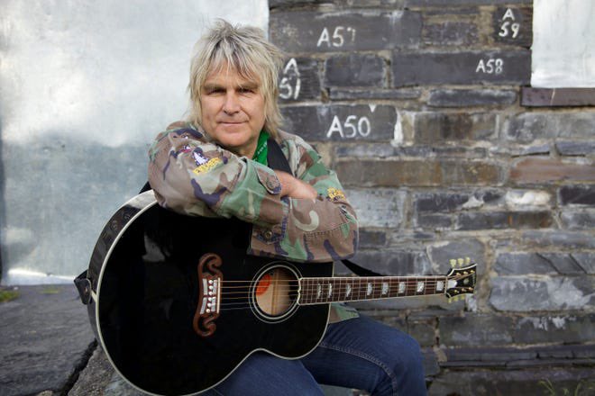 itsdeaddeadgood's tweet image. RIP Mike Peters 🙏🏻

A very kind, talented decent, brave soul &amp;amp; proud Welshman who never capitulated against the misery that is cancer 

A regular Omega Records visitor

Godspeed Mike 🩵

#mikepeters • @thealarm • #thealarm • #sixtyeightguns • #northwales • @TheChristie 

🏴󠁧󠁢󠁷󠁬󠁳󠁿