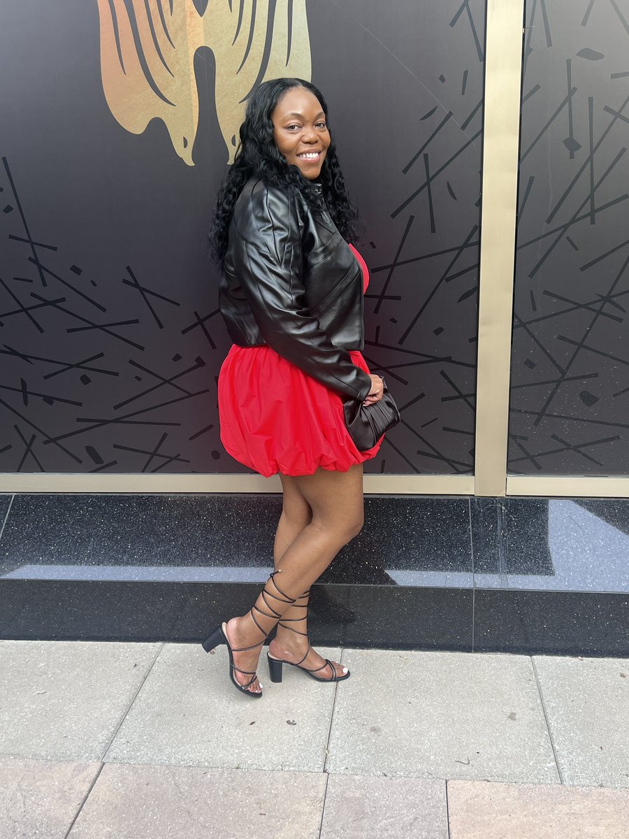 God allowed me to be here on this earth to celebrate yet another day! I appreciate and love everyone who truly loves me, CHOOSES me, SEE’s me and just accepts me for who I am! So tonight imma hit the button at 6 just for a lil bit to spend my day with you all! Thank you, Juicy!