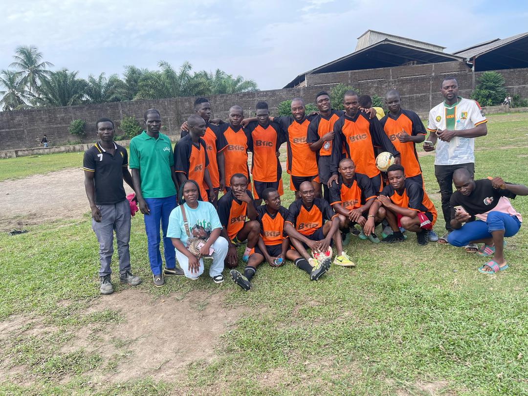 bric_cm's tweet photo. [Activités relatives à la 139 ème édition de la fête Internationale du travail]
En prélude à la célébration de la fête reprise en objet, notre équipe de foot a joué samedi dernier un match amical contre la section foot de GROUP BEKAM Engineering. https://t.co/jqdVCJ3uCv