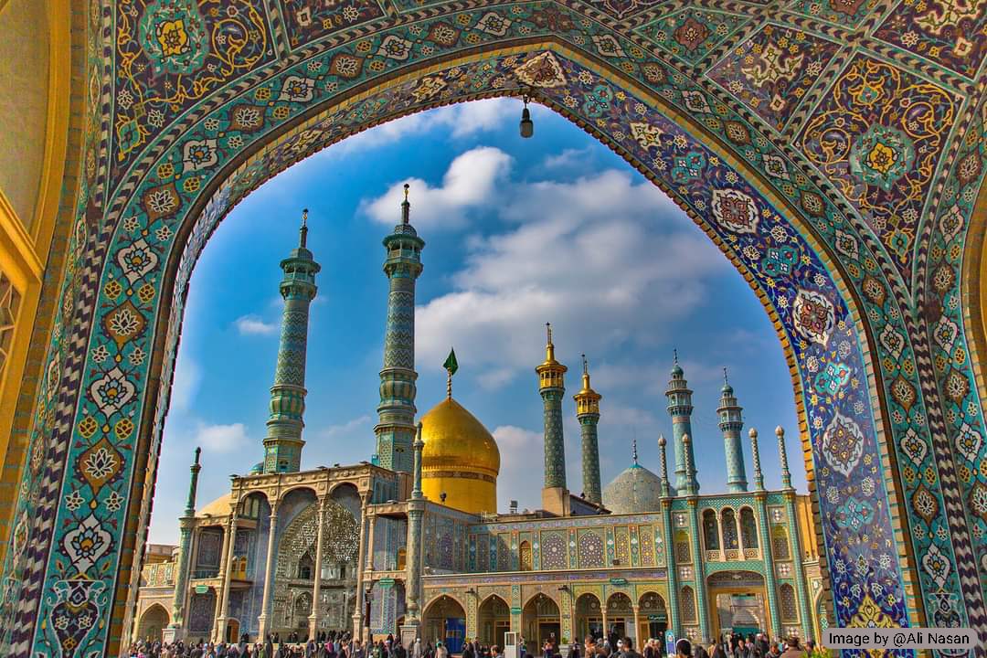 صد شکر که بانوی قم را خداوند هدیه کرد به اهل ایران زمین❣️
⁧ #لبخند_خدا ⁩