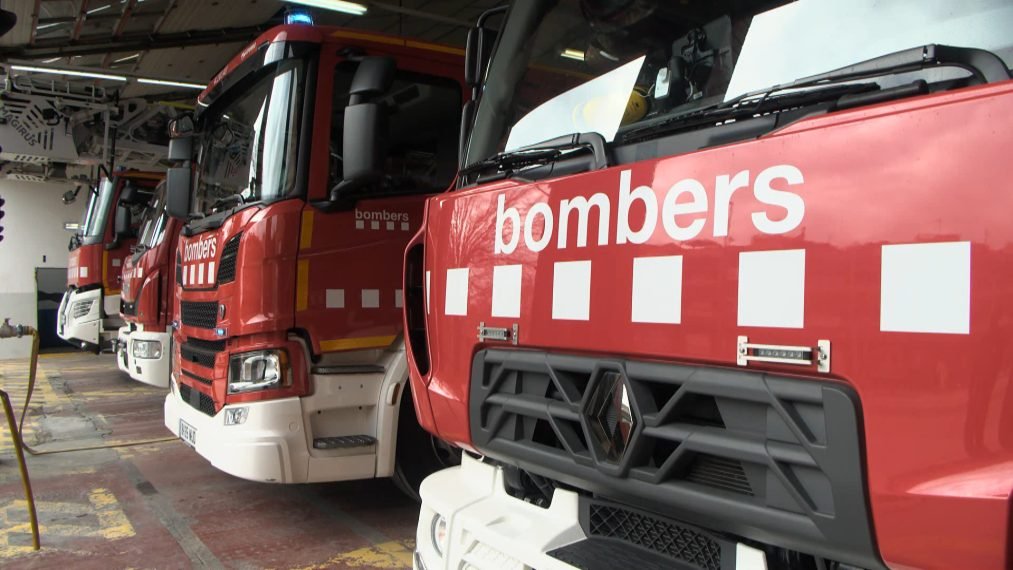 CanalTerrassa's tweet image. 🔴⚠️🚒| Part de #CanBoada sense llum altre cop. Es desconeix el nombre d&apos;abonats afectats

Un curtcircuit en un transformador al c. Amadeu de Savoia amb Josep Tarradellas l&apos;ha fet saltar

L&apos;incident ha tingut lloc a 13:49h quan uns operaris treballaven a la zona | #Terrassa