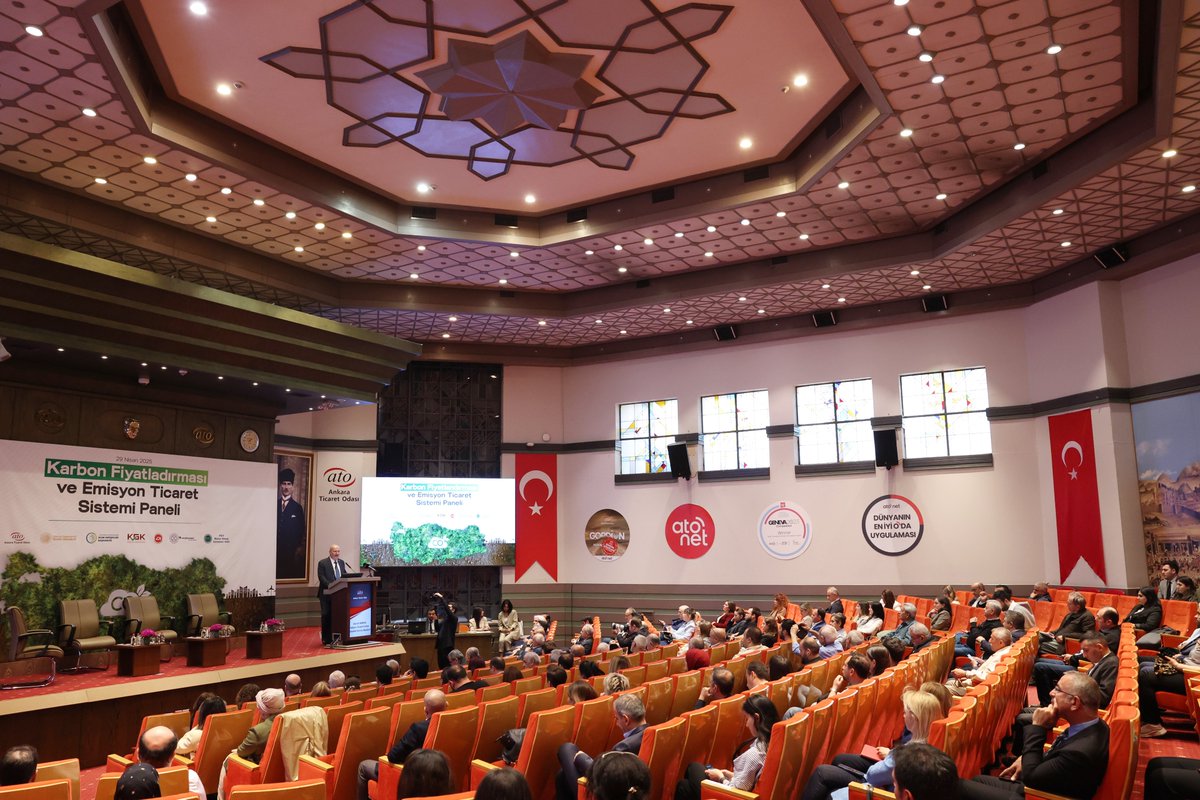 GurselBaran's tweet photo. Ankara Ticaret Odası olarak, çevresel ve ekonomik sürdürülebilirlik açısından büyük önem taşıyan iklim değişikliği çerçevesinde gelişen ve ticari hayatımızı da etkileyen konuları, Ticaret Bakanlığımız, Hazine ve Maliye Bakanlığımız ile Çevre, Şehircilik ve İklim Değişikliği Bakanlığımızın destekleriyle, Maliye Hesap Uzmanları Vakfı iş birliğinde “Karbon Fiyatlandırması ve Emisyon Ticaret Sistemi” başlığıyla panel düzenleyerek ele aldık.

Açılış konuşmalarını, Kamu Gözetimi, Muhasebe ve Denetim Standartları Kurumu Başkanı Dr. Sayın Hasan Özçelik, İklim Değişikliği Başkanlığı Başkanı Prof. Dr. Sayın Halil Hasar, Maliye Hesap Uzmanları Vakfı Başkanı Prof. Dr. Sayın Hasan Üzeltürk ve Başkan Yardımcısı Prof. Dr. Sayın Nevzat Saygılıoğlu ile birlikte gerçekleştirdiğimiz program, İstanbul Gedik Üniversitesi Öğretim Görevlisi Yeminli Mali Müşavir Sayın Nazmi Karyağdı’nın moderatörlüğünü yaptığı paneller ile devam etti.

Doğru tasarlanmış ve uygulanan karbon fiyatlandırma ve emisyon ticaret sistemi mekanizmalarının ekonomimize yeni fırsatlar sunabileceğine inanıyoruz.

@csbgovtr @ticaret @HMBakanligi @KamuGozetimi @vdksosyalmedya @vergi_konseyi @mhuzvkf @ProfHasar @drhasanozcelik @nsaygilioglu @temelaktay @mustafaderyal @NazmiKaryagdi