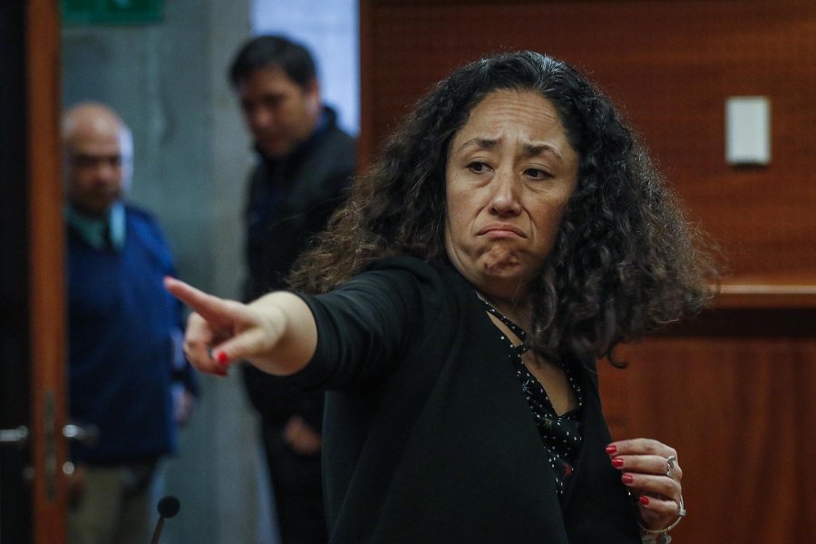 El_Exorcista_'s tweet photo. Asi que la Fiscal Ximena Chong filtró a Ciper el video de Claudio Crespo para desviar la atención de el "pinchazo" a Miguel Crispi que deja al descubierto el tráfico de influencias de Isabel Allende.? https://t.co/uA2VizqEJV