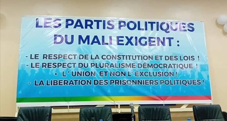 📢Les partis politiques jouent-ils leur survie❓️ Entre consultations contestées et menaces de dissolution, leur avenir est au cœur du débat au Mali🇲🇱.

À lire ici👉bit.ly/44eQrFb

#BenbereVerif 
#benbereverifextra2