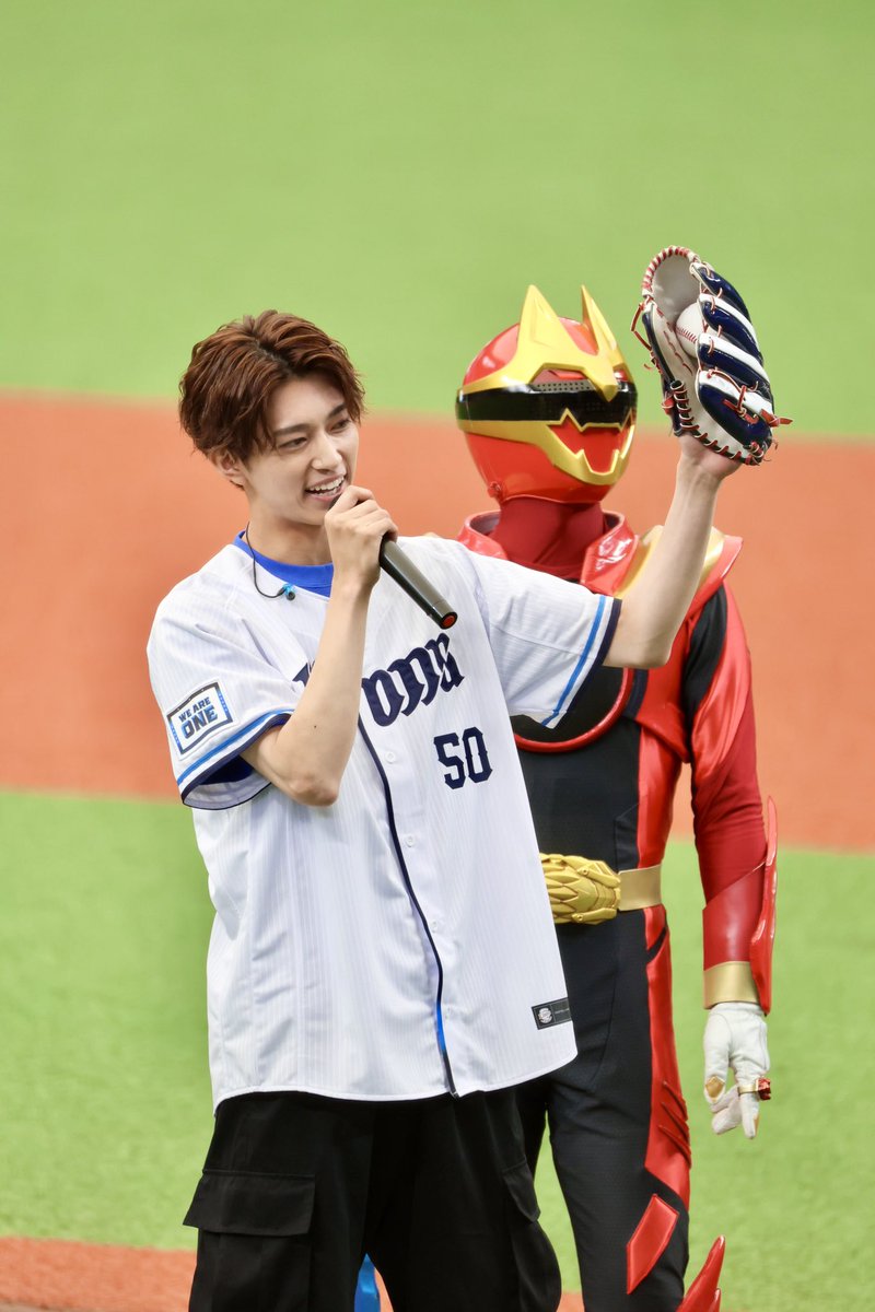 rikuonist's tweet photo. 秀脩くん🦁とウルフ🐺

#鈴木秀脩
#seibulions
 #ゴジュウジャー
 #リクオニスト https://t.co/0BjbiNHzVz