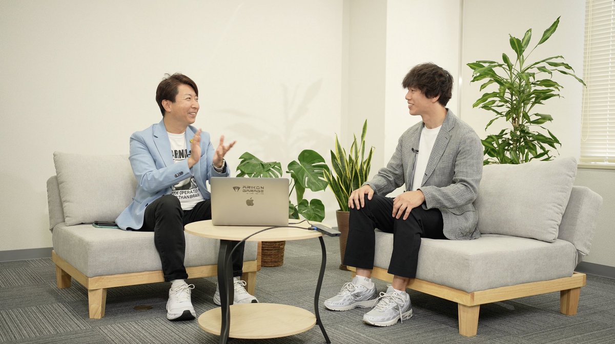 本日、有村昆さんの「とある企画」に参加させていただきました🚀✨
たくさんのカメラがあってすごく緊張しましたが、終始、有村さんにリードしていただいてなんとか撮影を終えました🙈（笑）

「民泊のリアル」について対談しています🤫
乞うご期待！！

<a href="/arimura_kon/">有村昆 （ホリプロ）映画解説＆ホテル11軒オーナー</a>