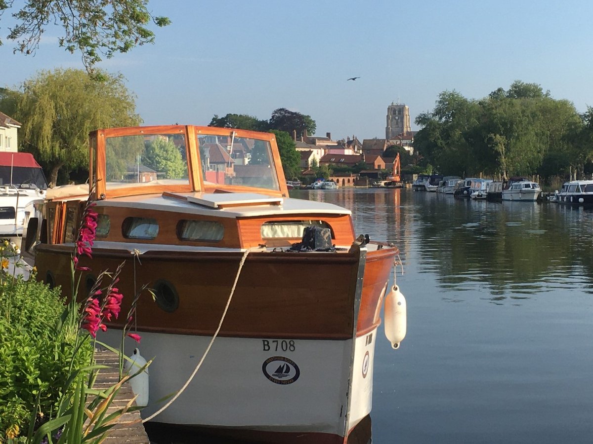 The perfect weather for a Broads Escape!  Give us a call today, and enjoy this glorious heatwave, whilst exploring the beautiful Broads!

01493 740249 

marthamboats.com