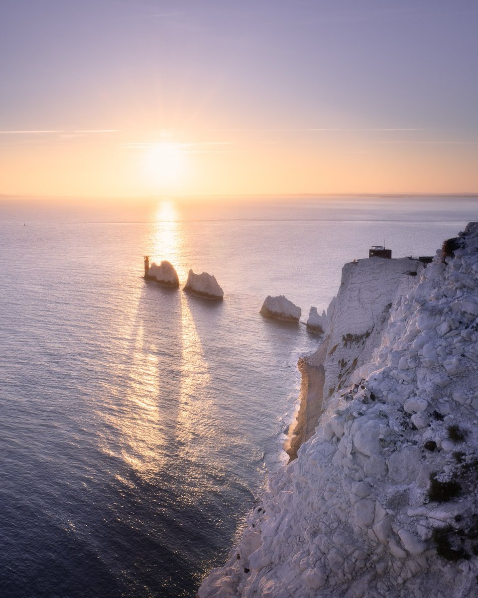 Isleofwight's tweet photo. Breathtaking ๐
๐ The Needles: Landmark Attractionโ
๐ธ CJC Landscape Photos
โ
#explorebritain #exploreisleofwight #coastalwalk #greatpic #picoftheday #wow #stunning #incrediblephoto #theneedleslandmarkattraction #landmark #greatphoto #coastline #atmospheric #whataview https://t.co/5EOtsuz3S2