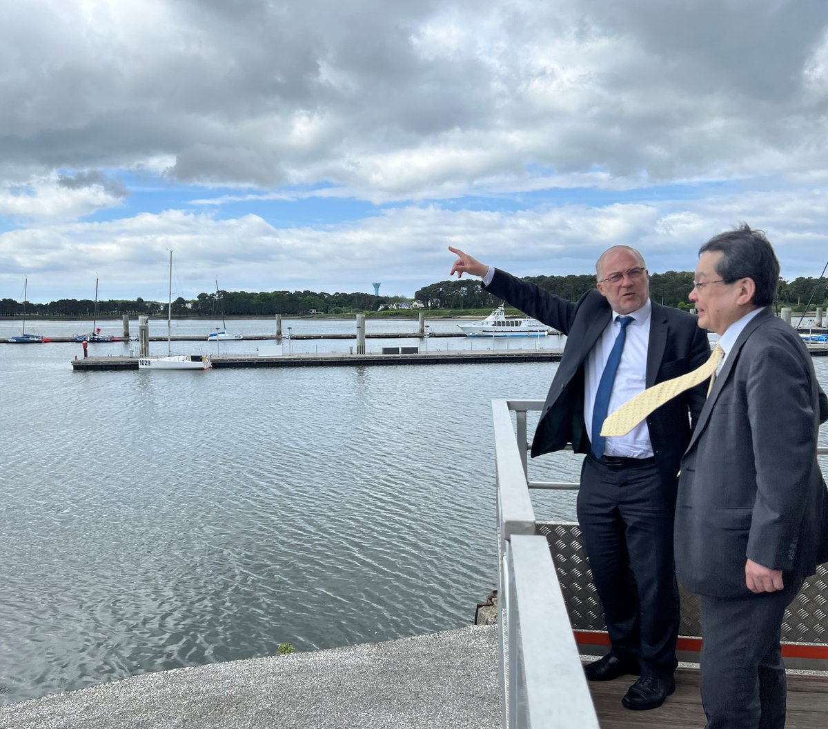 Ambassade du Japon en France (@ambjaponfr) on Twitter photo Ce 24/04, l'<a href="/ambshimokawa/">SHIMOKAWA Makita</a> a échangé avec M. le Maire de Lorient <a href="/FabriceLoher/">Fabrice Loher</a>, qui lui a présenté l'histoire passionnante de la ville aux six ports 🚢 Ce 24/04, l'<a href="/ambshimokawa/">SHIMOKAWA Makita</a> a échangé avec M. le Maire de Lorient <a href="/FabriceLoher/">Fabrice Loher</a>, qui lui a présenté l'histoire passionnante de la ville aux six ports 🚢