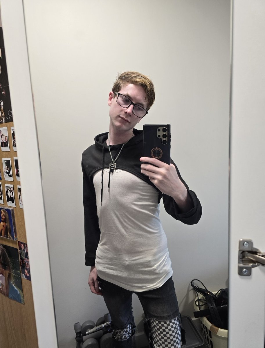 Jay_greening's tweet photo. #OOTD LOVE this outfit so much! Looking rough from the 1 hour of sleep though, ITS TOO WARM 😭

#fashion #selfie #photography #men #gay #mensfashion #student https://t.co/VM7wTz1hGw