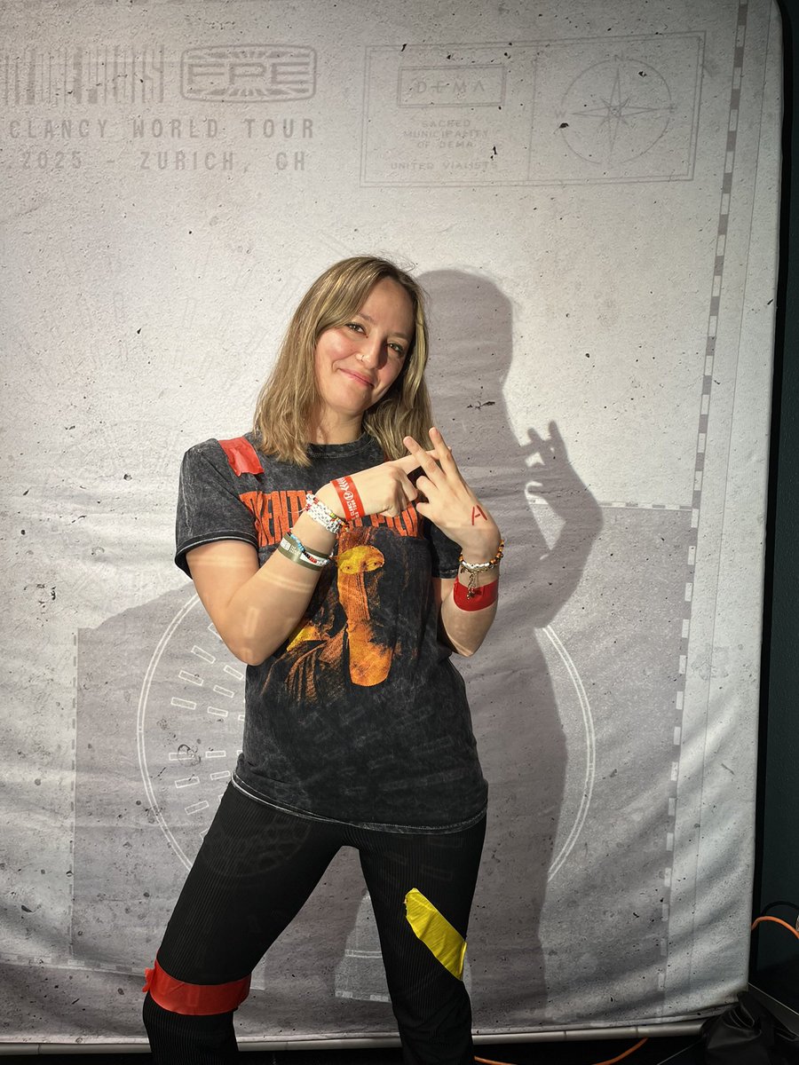meganevtm's tweet photo. Bonjour la clique, je vends 2 tickets platinum pour Paris le 2 mai. Rang 25 Gradin D. Acheté 170€ la place. Achetées lors de la première vente puis j’avais su avoir des places fosse le lendemain que je garde sorry ❤️‍🩹 #ClancyParis #ClancyTicket https://t.co/AwjS2047pt