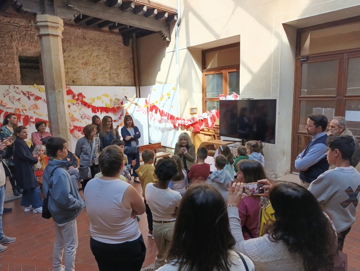 🎨Con Alas de Papel (ER) 
🙌Acto emotivo con palabras de Diego del Pozo
💫Con Fuencisla Francés, nuestra inspiracion
💐Guía de Gael Zamora
🤗Organismos colaboradores
🫂Representación de centros y alumnado
<a href="/CSFPJCYL/">CSFP</a> <a href="/educacyl/">Educación JCyL</a>
<a href="/ceipsangil/">CEIP San Gil</a>
<a href="/CeeSenora/">CEE Nuestra Señora de la Esperanza</a>
<a href="/CEIPVILLALPANDO/">CEIP VILLALPANDO</a>
<a href="/CEIPLaPradera/">CEIP La Pradera</a>