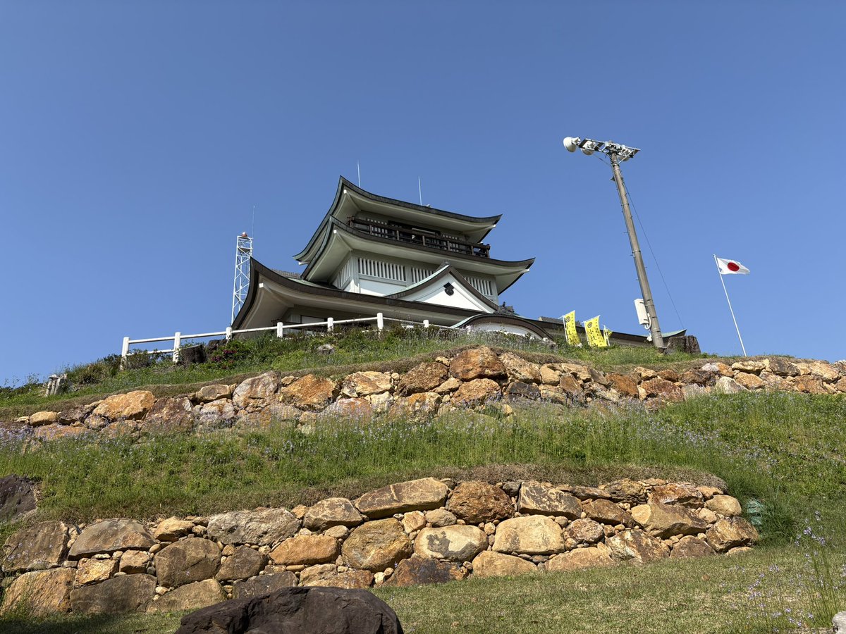 takemon_castle's tweet photo. 本日は石垣が復元された小牧山城へ。
現代城の石垣幕開け。小牧山は土塁など遺構もあってかつての面影がかなり残ってます。 https://t.co/jXhIMOdfs2