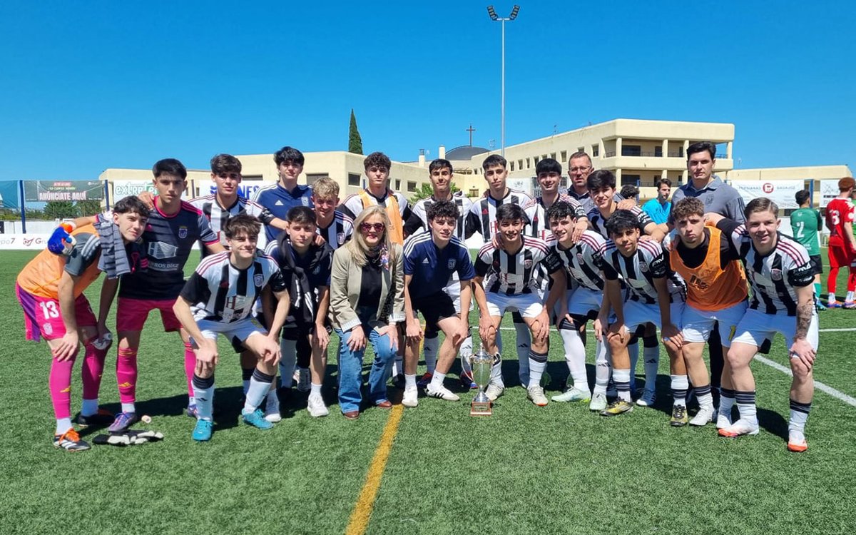 📸Una temporada más, la <a href="/FedExFutbol/">Fexfutbol</a> ha comenzado el proceso de entrega presencial de trofeos a los 🥇𝐂𝐀𝐌𝐏𝐄𝐎𝐍𝐄𝐒 de las distintas competiciones de ámbito territorial. 

Las entregas se sucederán en las próximas semanas acompasándose con el final de todas las categorías.