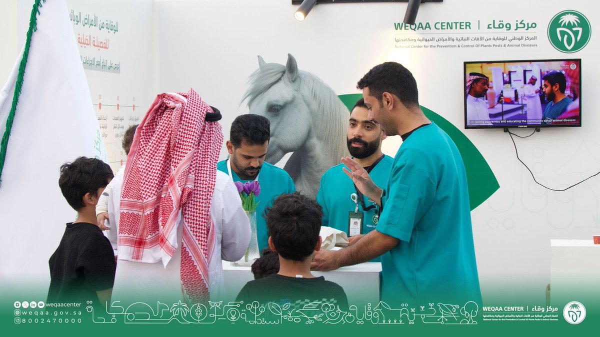 WeqaaCenter's tweet photo. #مشاركات_وقاء | صاحب السمو الملكي الأمير الدكتور/ فيصل بن مشعل بن سعود بن عبدالعزيز أمير منطقة #القصيم يكرم #وقاء خلال مشاركته في #بطولة_القصيم_لجمال_الخيل_العربية_الأصيلة، بهدف التوعية بأمراض الخيل و التعريف بأدوار المركز والخدمات المقدمة. https://t.co/zDLQSO2pr1
