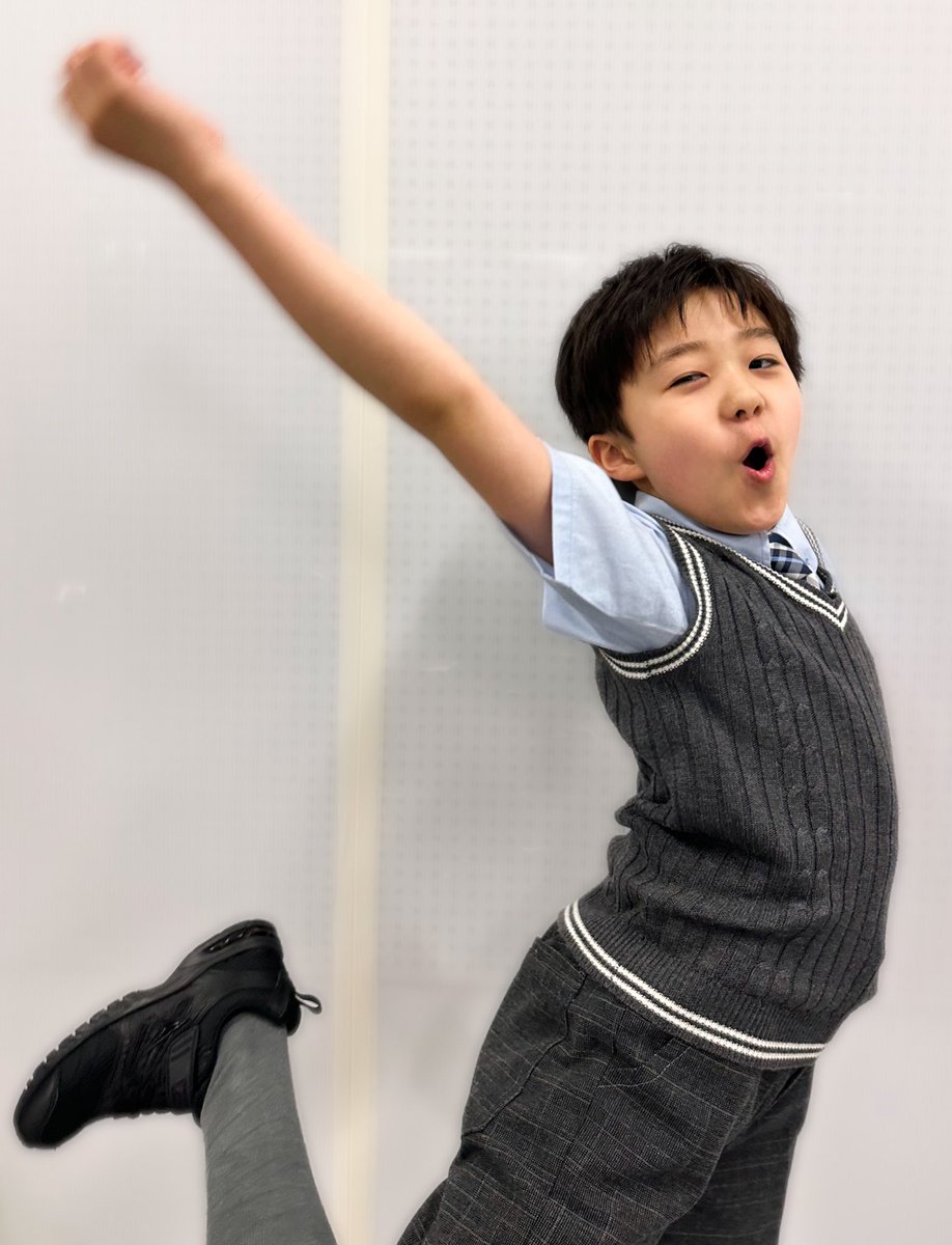 本日はブロードウェイミュージカル「キンキーブーツ」僕の初日でした。
ありがとうございました🙇‍♂️
緊張したけど楽しかったです😆
千穐楽までどうぞよろしくお願い致します👠
 #kinkybootsjp #キンキーブーツ #ヤングローラ