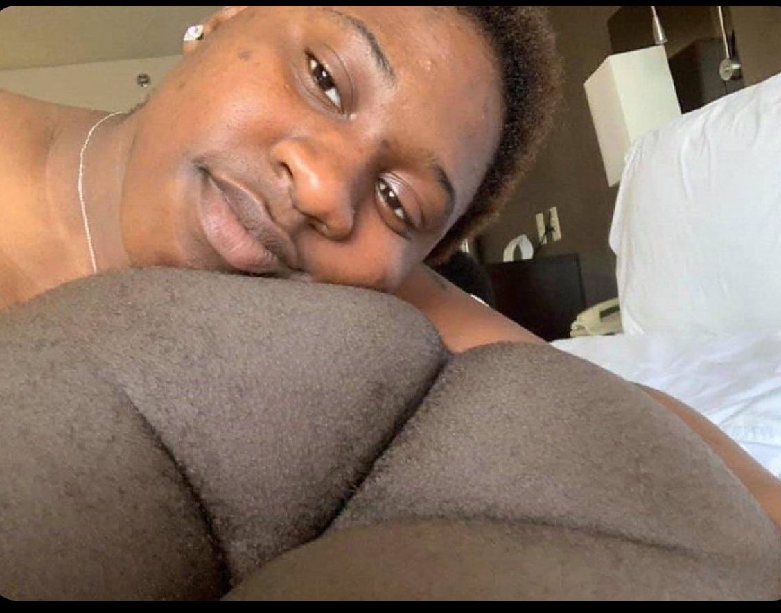 Why would someone take this pic 😭🤔