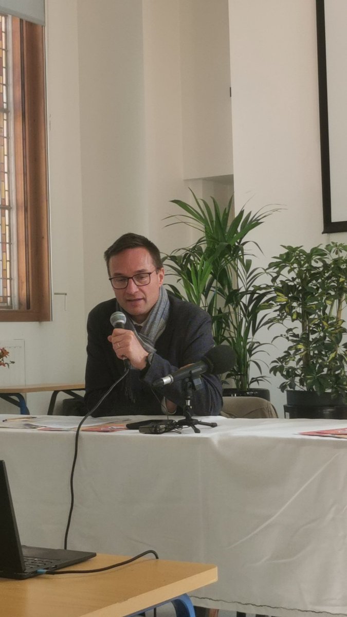 En Direct
L'alliance avec le jeune permet de travailler avec le jeune. La Fondation du Bocage accompagne 400 jeunes explique Xavier de Roissart, directeur de la Fondation du Bocage. 

#béatification #savoie  #CamilleCostadeBeauregard #fondationdubocage #chambery