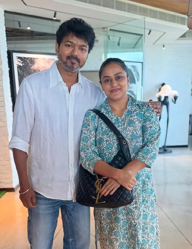 VijayFansTrends's tweet photo. Recent click of our Thalapathy @actorvijay 🤍 https://t.co/KrZebl1quY