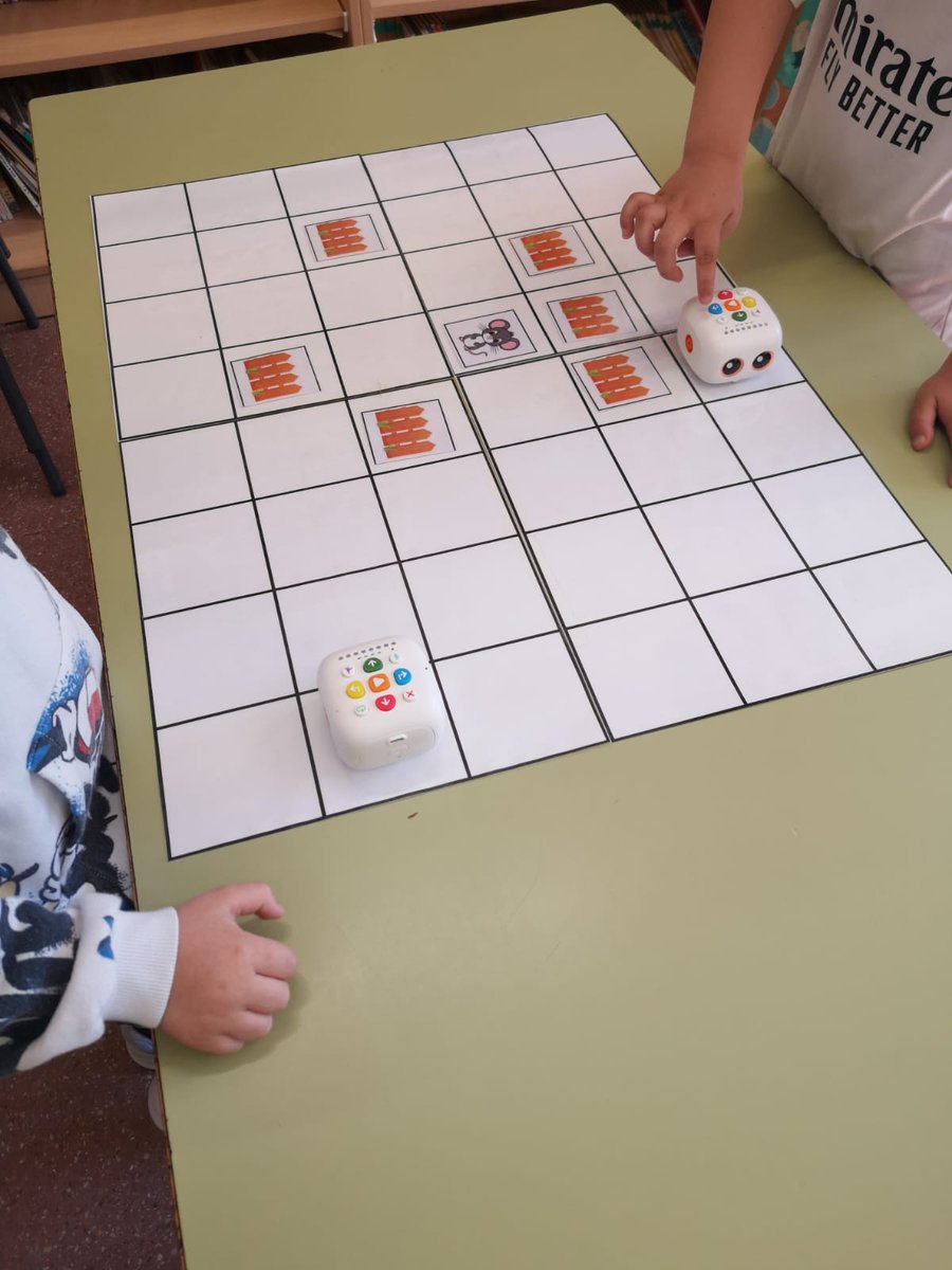 Ni un gran apagón puede parar a Código Escuela 4.0.

Ayer los chic@s de Infantil del CEIP San José de Calasanz de Getafe conocieron y jugaron con Tale Bot.

#codigoescuela4_0_madrid #if_cmadrid