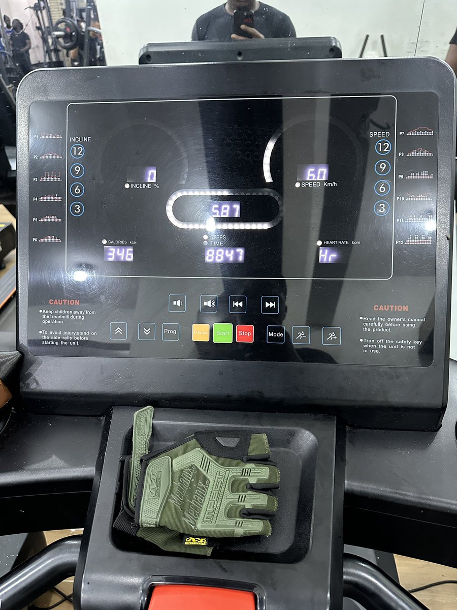 marjidofficial's tweet photo. GM GM Fam. 

Steps: 8,847 
Time: 61 Minutes 
Speed: 6.0Km/h

If e easy, run am. Make sure your speed matches your steps to prove that it was a marathon. Meaning you will have to run for over an hour without stopping or slowing down. 

Steps don’t lie, do the maths. No worry strength dey body. I am proud of my self 🤣. 

Make I quickly check my $Ton position.
