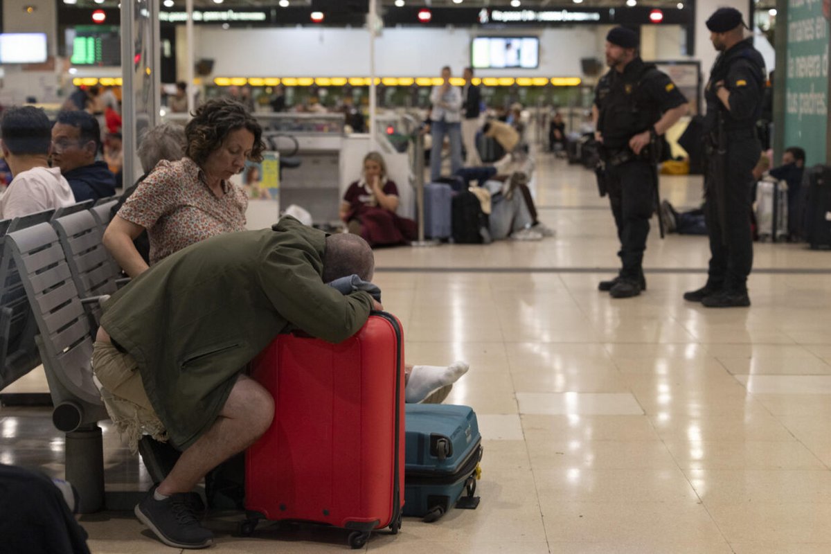 🕳️ La foscor espanyola: apagada elèctrica, apagada ferroviària, apagada informativa, apagada de serveis. Ni les xarxes de manteniment ni la democràcia no funcionen a Espanya.
#NoVolemTransferències
#VolemLaIndependència
#NoSeremMaiEspanyols
‖*‖